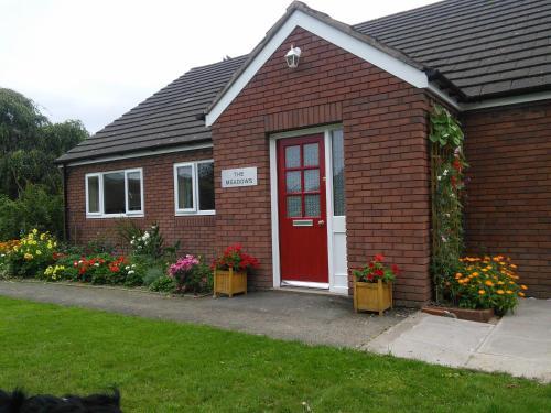 Self-contained Bungalow Annexe With Kitchen/diner, Bathroom, Sitting Room, And Bedroom. Guests W, Knighton, 