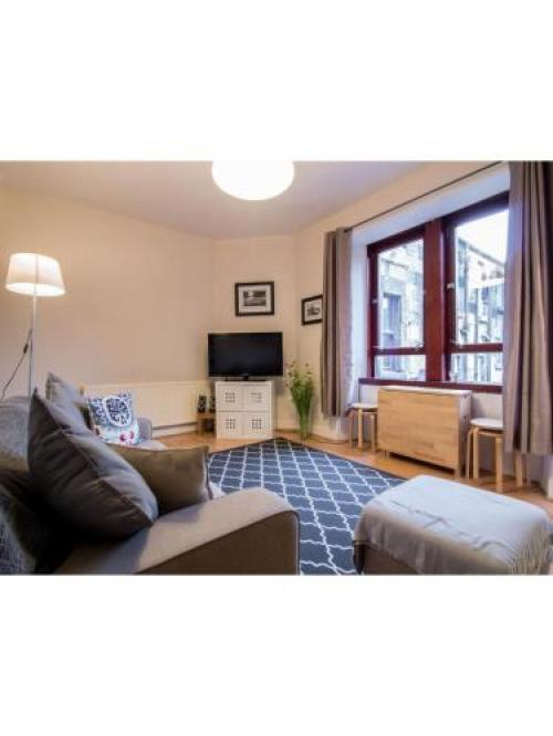 Spacious 2 Bedroom, Dumbarton Road, Free Parking, Hillhead, 