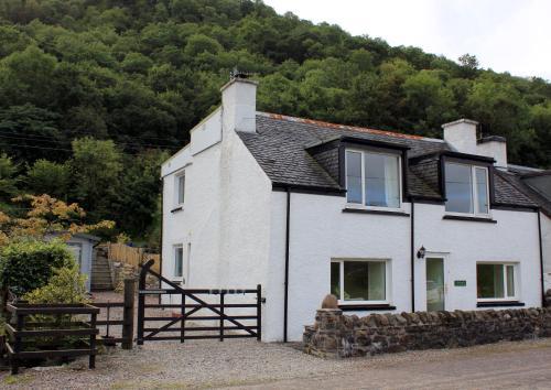 Arivonie Lochside Cottage, Glencoe, 