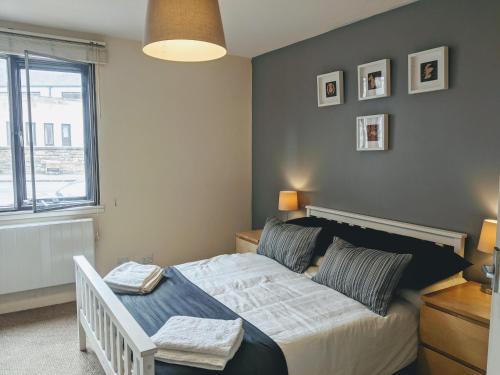 Bright & Spacious Flat Near Royal Mile, Edinburgh, 