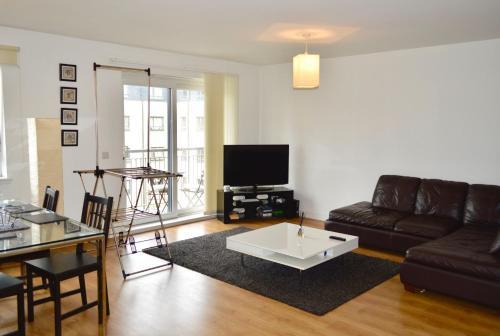 Spacious And Bright 2 Bedroom Flat In Bonnington, Leith, 