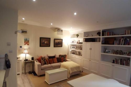 Cosy Central 1 Bedroom Flat With Shared Roof Terrace & Gym, Clerkenwell, 