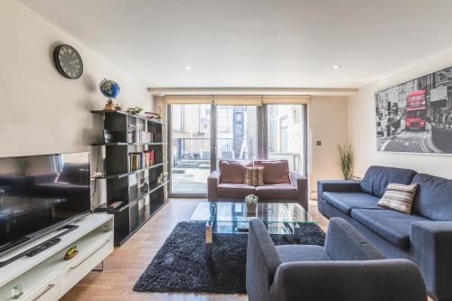 Lovely 2 Bed 2 Bath Apartment Central London, Queensway, 