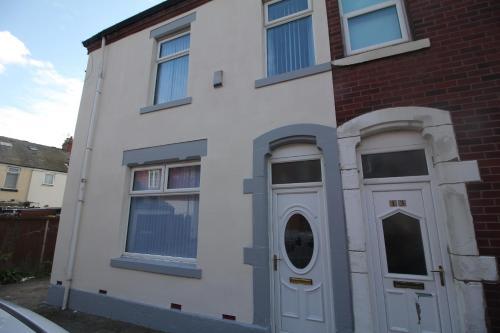 Henthorne Choice - Newly Refurbished - Large Property - Close To Town Centre, Blackpool, 