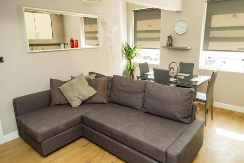 Serviced Apartment In Liverpool City Centre - St Luke's Building By Happy Days - Apt 7, Liverpool, 
