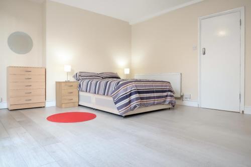 Old Church Road - Deluxe Guest Room 1, Stepney, 