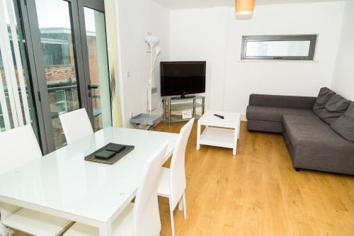 Serviced Apartment In Liverpool City Centre - Free Parking - Balcony - By Happy Days, Toxteth, 