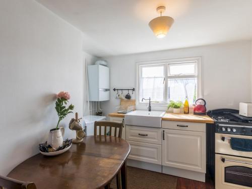 Quirky And Quiet Flat In North London, Haringey, 