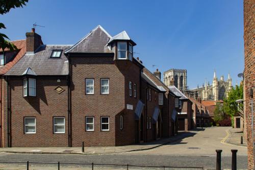 York Holiday Homes 3 Bedroomed Townhouse, York, 