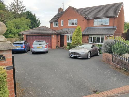 Gated 5 Bed House, Worcester, 