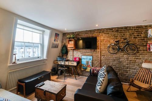 Lovely 1bd Flat - Walk To Museums And Hyde Park!, North Kensington, 