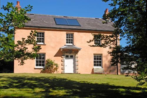 Creek Cottage, Carew, 