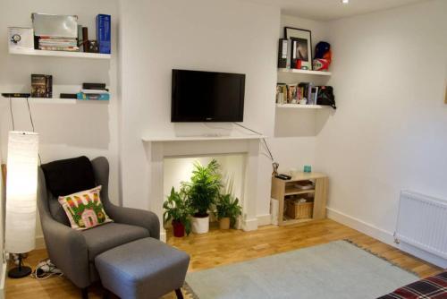 Classic 1 Bedroom Flat Sleeping 4 Charming Fulham, Fulham, 