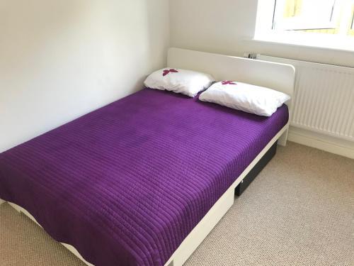 Cosy Double Room With Private Toilet, Enfield, 