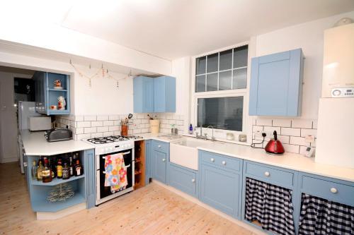 Spacious Family Golfing Beach House, Deal, 