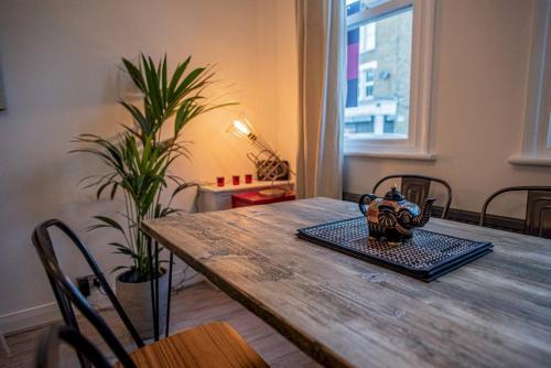 Vibrant 1 Bedroom Garden Flat Near Brixton And Clapham, Brixton, 