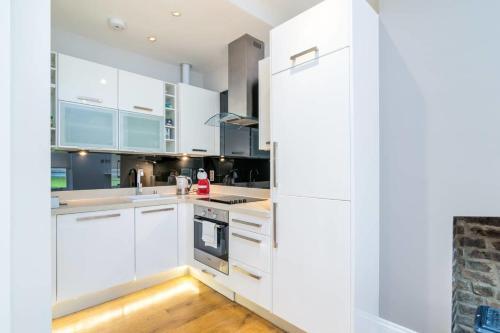 Modern 2br Home In Dalston W Balcony, Fits 4 By Guestready, Shoreditch, 