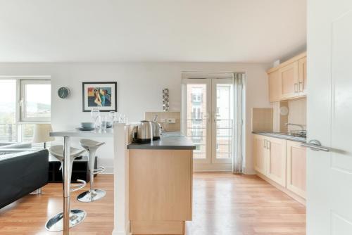 Modern, Bright Apartment In Appin Place, Murrayfield, 