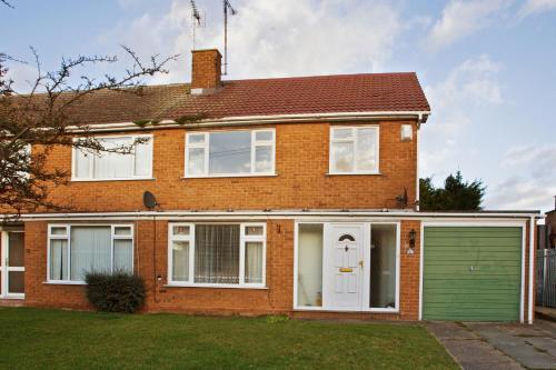 Holiday Home Chelmsford 3 Bedroom House, Sleeps 6, Bt Sport, Free Parking & Wifi, Chelmsford, 