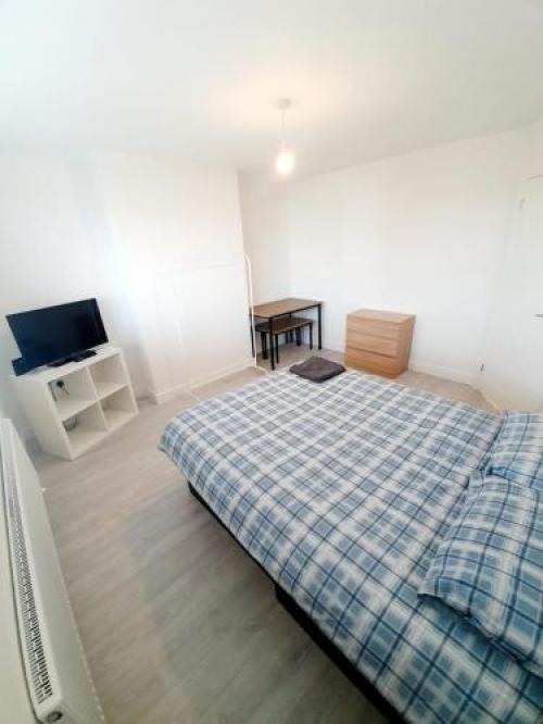 3 Bedroom Rayleigh Apartment, Rayleigh, 