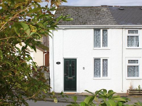 4 Oakfield Cottages, Rhayader, 