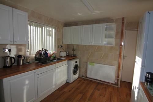 6 Bedroom House In Central Birmingham, Balsall Heath, 