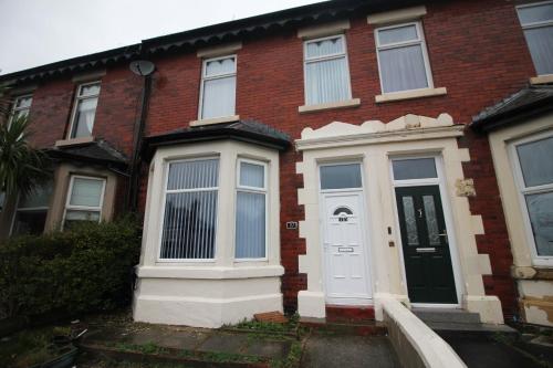 Bryan Choice - Close To Town - Newly Refurbished - Games Room - Large Property, Blackpool, 