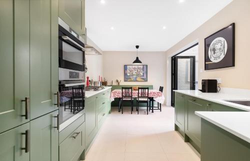 Veeve - Green Retreat On Askew Crescent, Ravenscourt Park, 