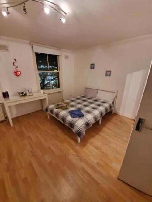 Cheerful Large Room In Kennington, Lambeth, 