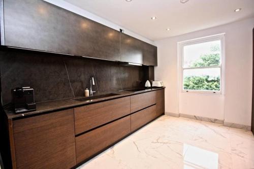 3 Bedrooms 5 Luxurious And Modern Apartment, Maida Vale, 