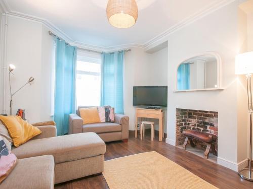 Spacious Victorian Canton Home, Sleeps 8 W/parking, Cardiff, 