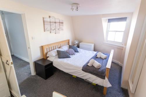 Ocean Apartment, 50 Yds To Beach, Sleeps 10, Weymouth, 