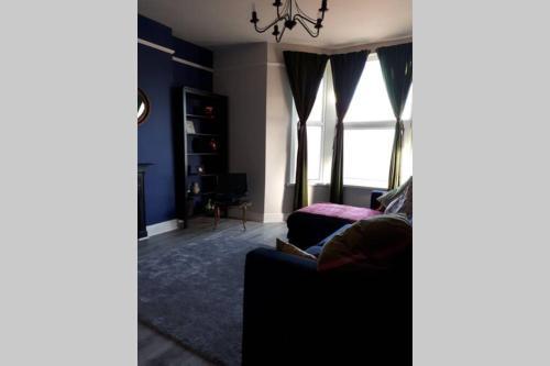 *spacious Garden Flat 20 Mins Walk From Center Of Cardiff, Cardiff, 