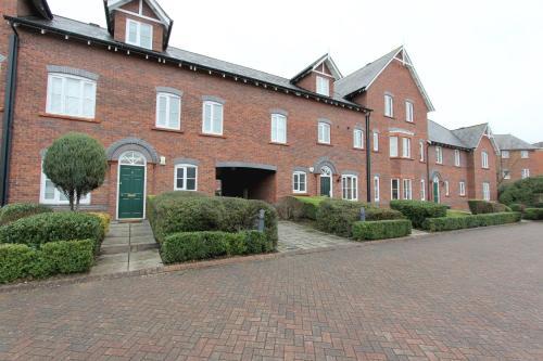 Top Floor Apartment Close To City / Race Course, Chester, 