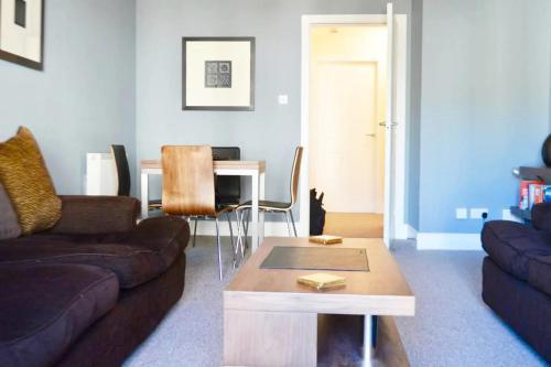 Modern 2br Apartment City Centre, Edinburgh, 