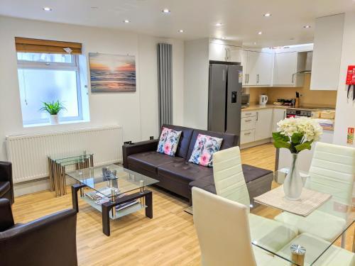 Spacious 2-bed Apartment In Central Kingston Near Richmond Park, Kingston upon Thames, 