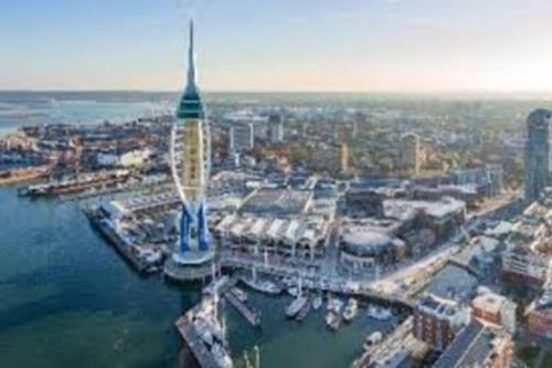 Gorgeous Apartment Near Gunwharf Quays - Sleeps Up To 6!, Portsmouth, 