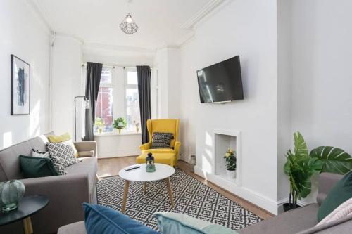 Modern,spacious, Near Stadiums, Sleeps 10, Cardiff, 