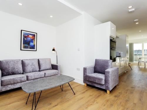 Contemporary Holiday Home In London With Patio, Clapham, 