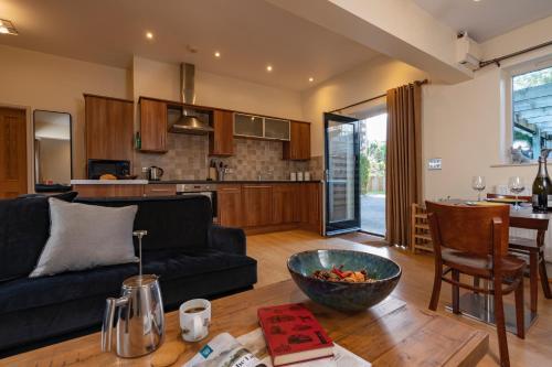 2 Bedroom - 1 Bathroom - Lodge House - Windermere - Retreat, Windermere, 