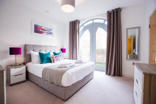 Urban Living's ~ King Edward Luxury Apartments In The Heart Of Windsor, Windsor, 