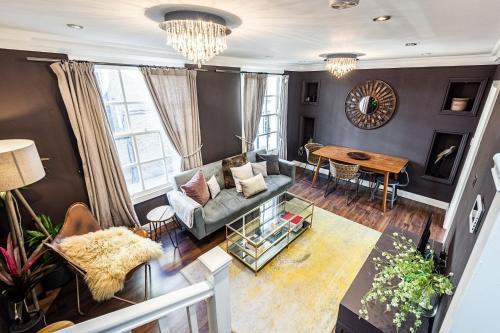 3 Bed & 2 Bath Luxury House In The Heart Of Kensington, Kensington, 