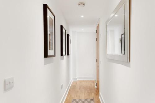 Bright 2-bed/2 Bath Apartment In A Brand New Development, Earls Court, 