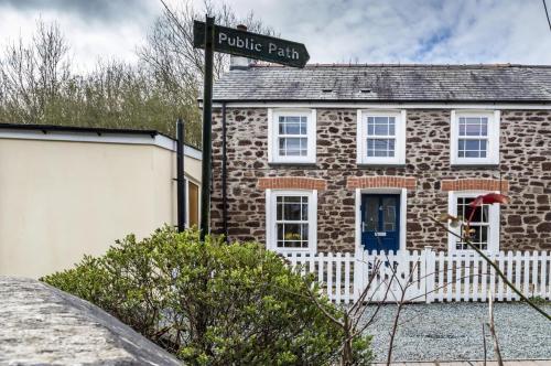 Chapel View - Guilford Bridge- 2 Bed Cottage - Llangwm, Neyland, 