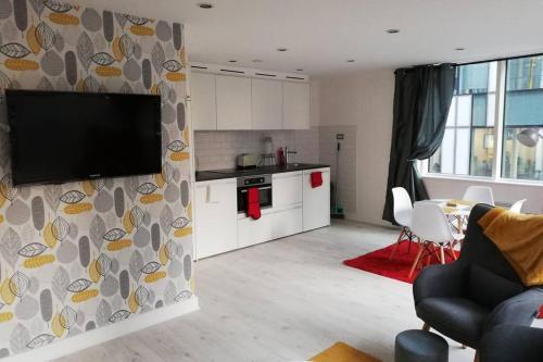 Beautifully Stunning 5* City Centre Apartment. Two Bedrooms, Two Bathrooms And Two Balconies, Pl, Liverpool, 