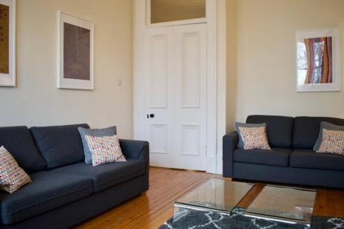 Quiet 2 Bedroom Apartment Close To The City Centre, Murrayfield, 