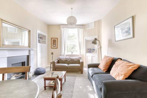 Delightful Apartment In Vibrant Stockbridge, Edinburgh, 