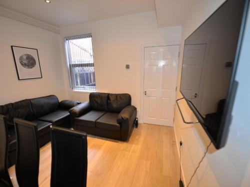 Contemporary Holiday Home In Coventry Near Fargo Village, Coventry, 