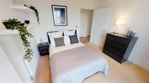 Brilliant 3 Bed Apartment, Canary Wharf - Sk, Docklands, 