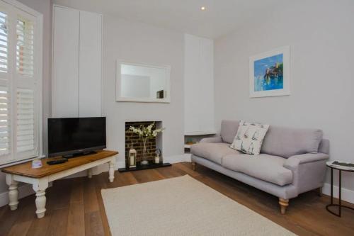Classic And Elegant 3 Bedroom Apartment With Private Garden, Acton, 